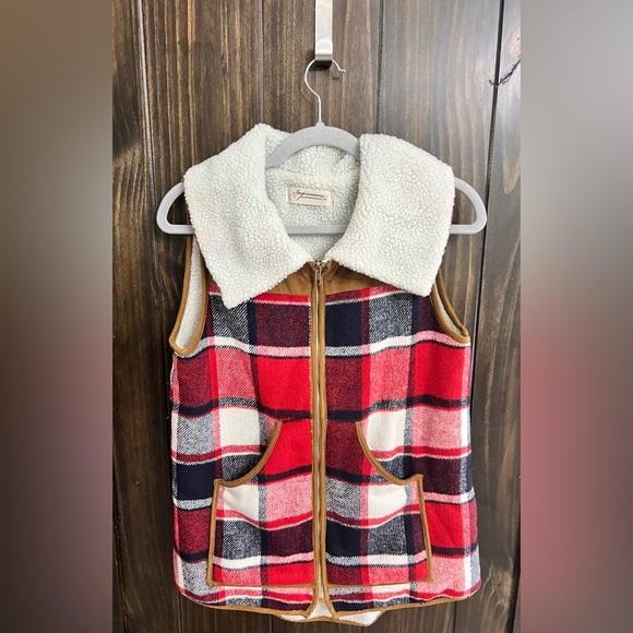 Red/Black Plaid Sherpa Collar Vest-Size:Medium - Picture 5 of 10